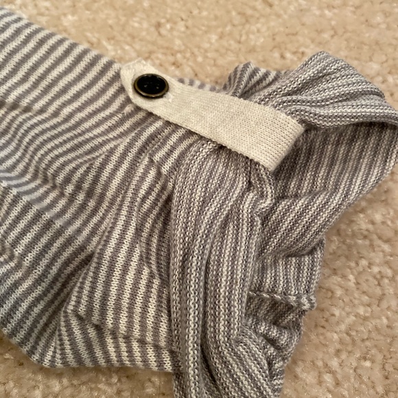 Banana Republic Woman’s Cardigan - Picture 2 of 4